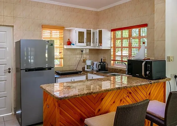 Captain's Hotell Anse Boileau