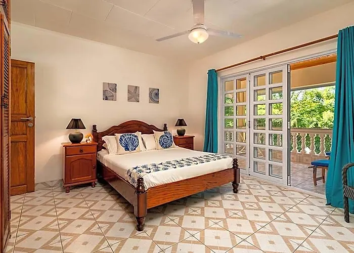 Captain's Hotell Anse Boileau