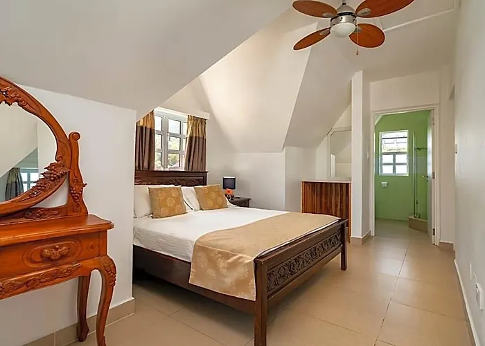 Captain's 4* Anse Boileau