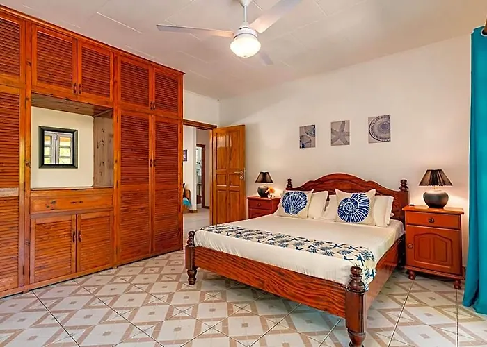 Captain's Hotell Anse Boileau